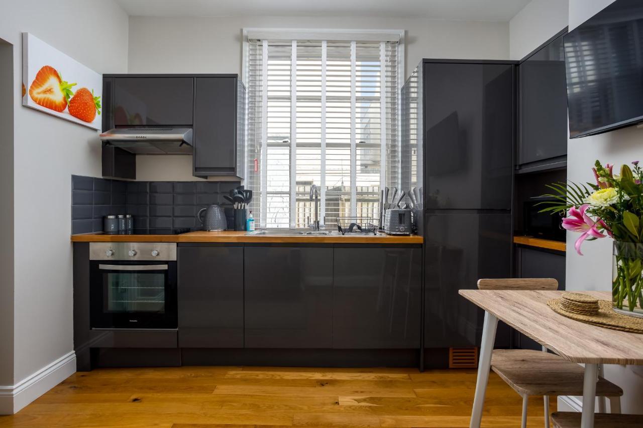 Contemporary Ground Floor Apartment - Town Centre With Parking! Челтенхам Экстерьер фото